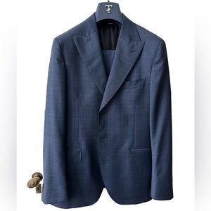 Tombolini -finest wool men’s peak collar modern 3 button from last season sz 50R